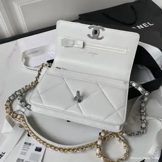 Hyper Peter ON 19 CHAIN CHANEL WALLET 0525
